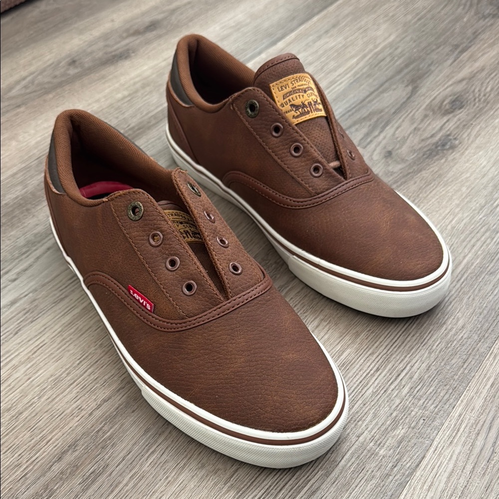Levi's Brown Sneakers with White Sole